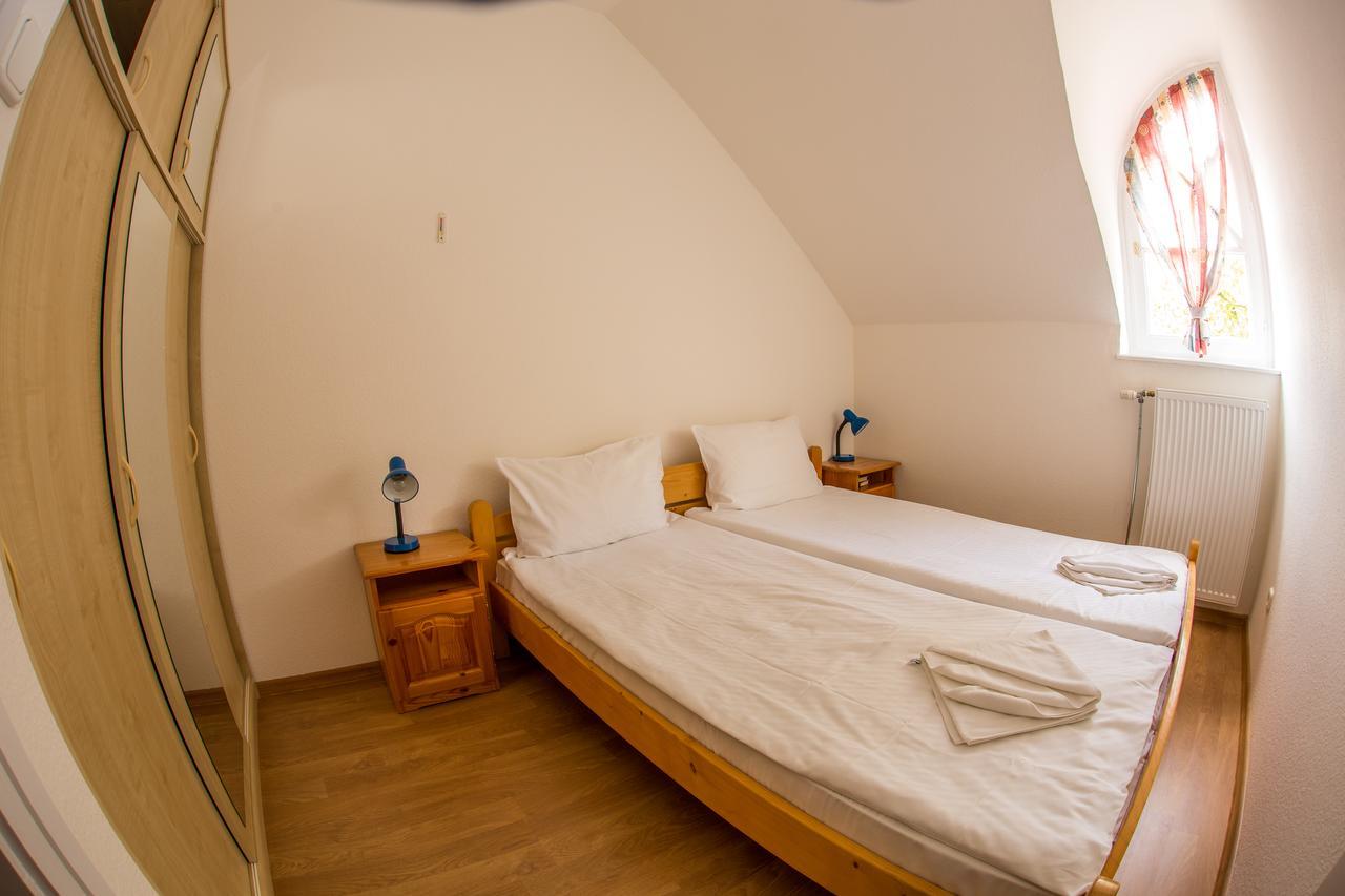 Aqua Line Apartmanhaz Hajdúszoboszló Exteriör bild