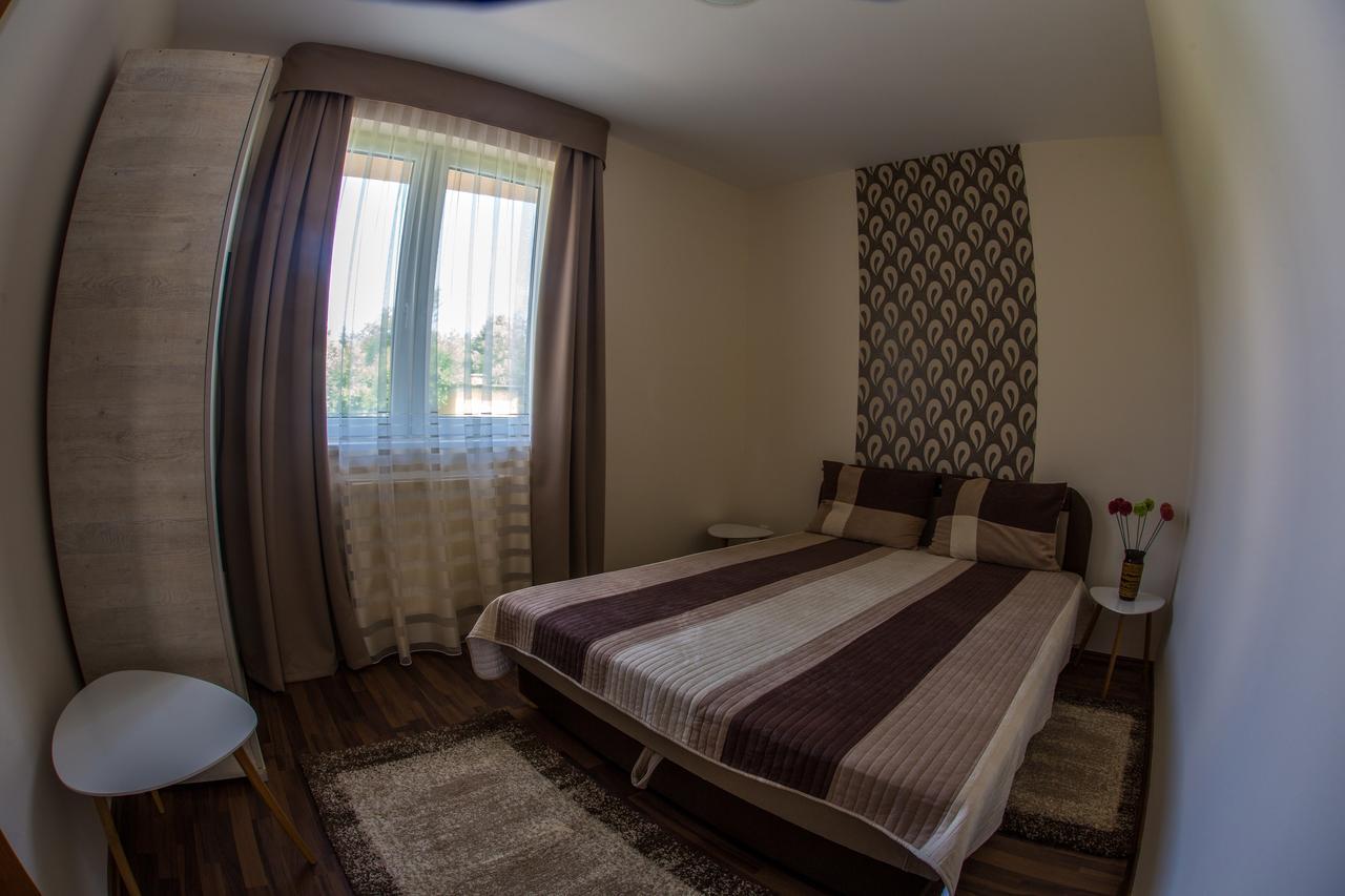 Aqua Line Apartmanhaz Hajdúszoboszló Exteriör bild