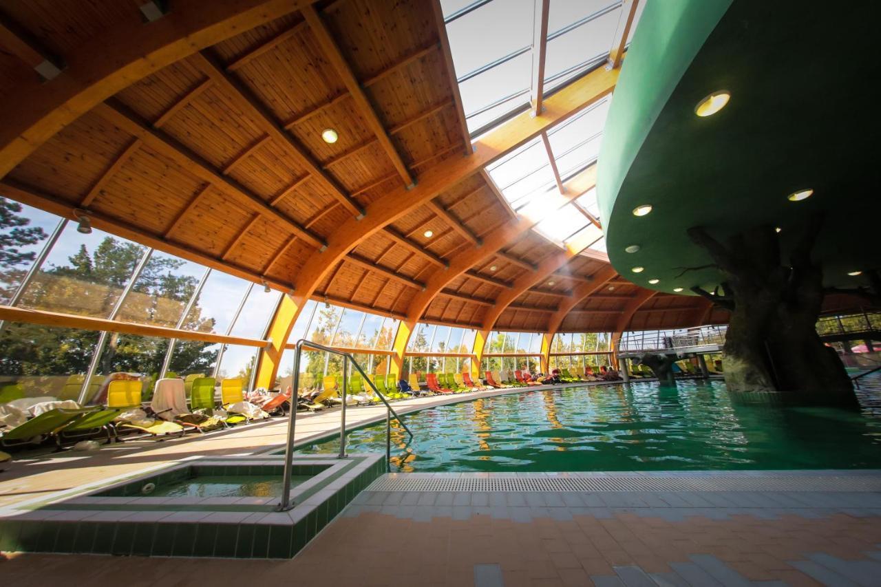 Aqua Line Apartmanhaz Hajdúszoboszló Exteriör bild