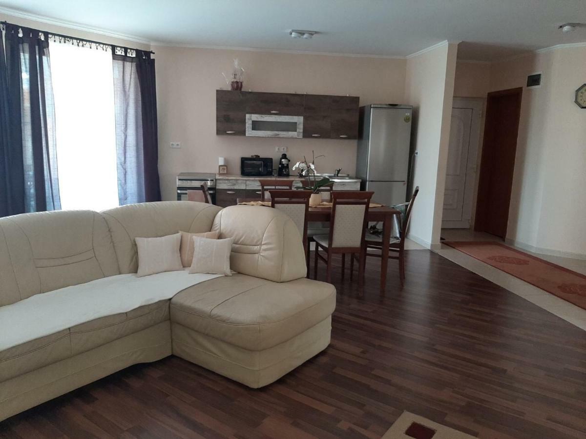 Aqua Line Apartmanhaz Hajdúszoboszló Exteriör bild